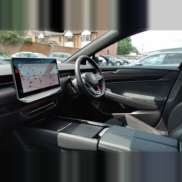 Image 2/4