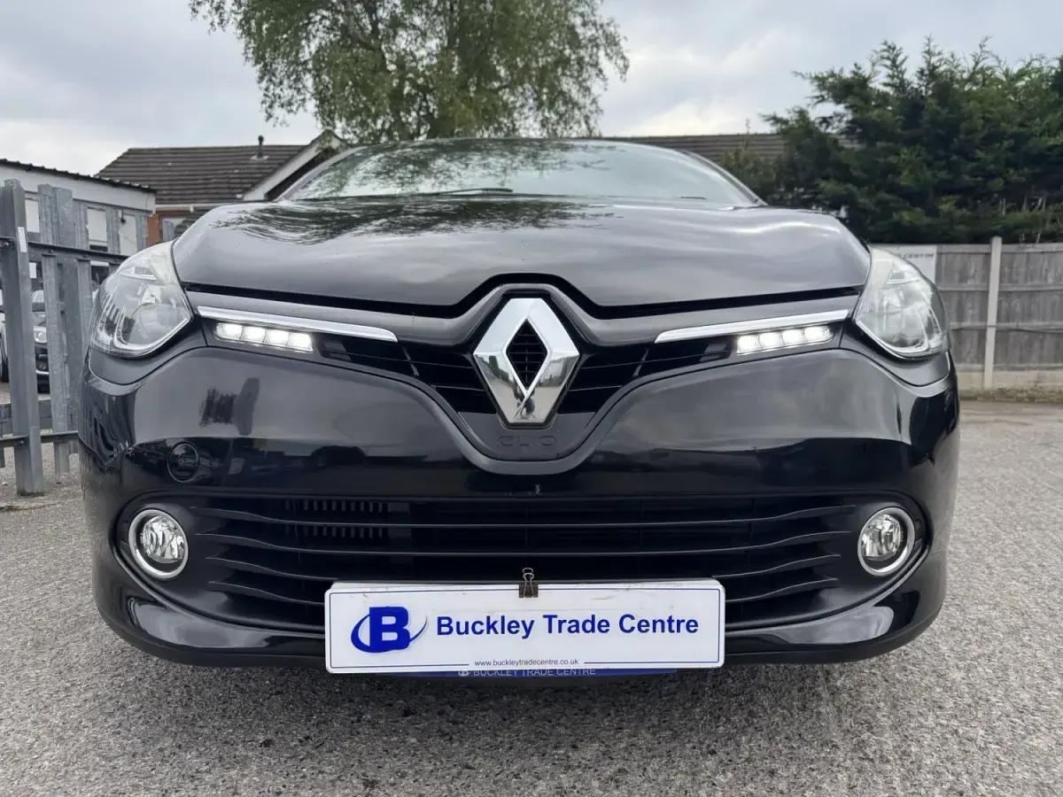 Usado Renault Clio IV Dynamique 90 HP (66 kW) 2015 Preto Citadino