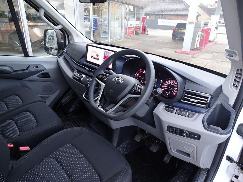 New Maxus V90 2025 White Van