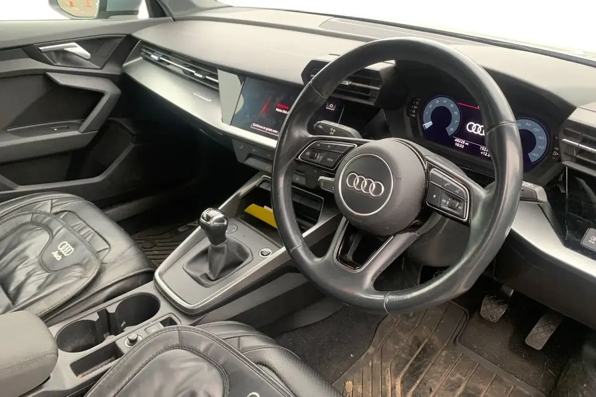 Usado Audi A3 Performance 150 HP (110 kW) 2020 Prateado Sedan