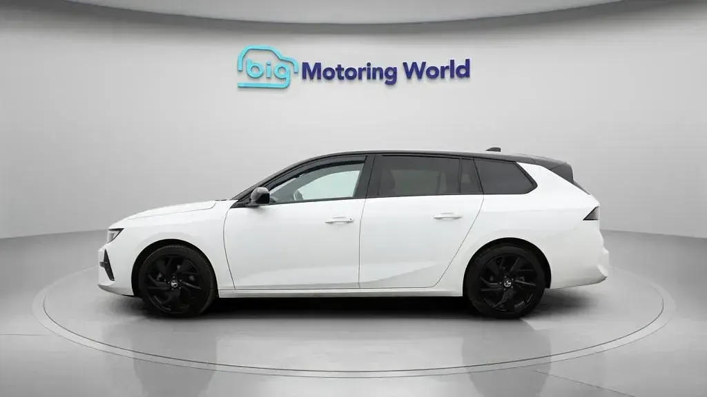 Used Vauxhall Astra S 130 HP (95 kW) 2023 White Estate