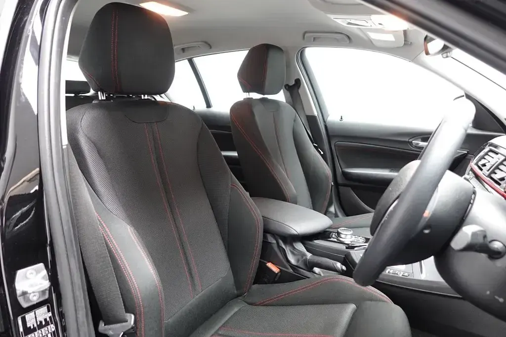 Usado BMW 116 Sport Line 116 CV (85 kW) 2019 Negro Utilitario