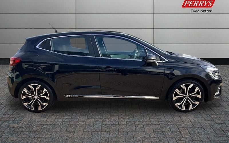 Used Renault Clio V SE 140 HP (102 kW) 2022 Hatchback