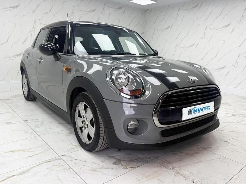 Używany Mini Cooper D Hatch 116 KM (85 kW) 2016 Szary Hatchback