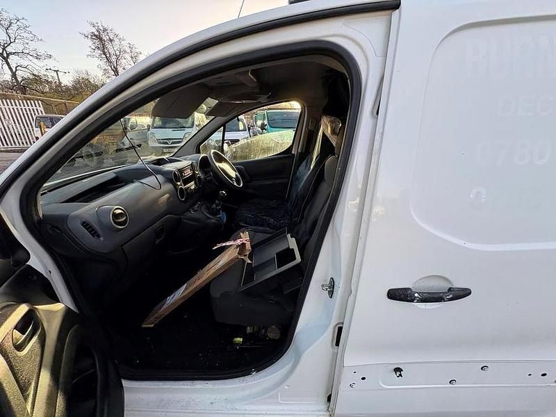 Used Citroën Berlingo 75 HP (55 kW) 2017 White MPV