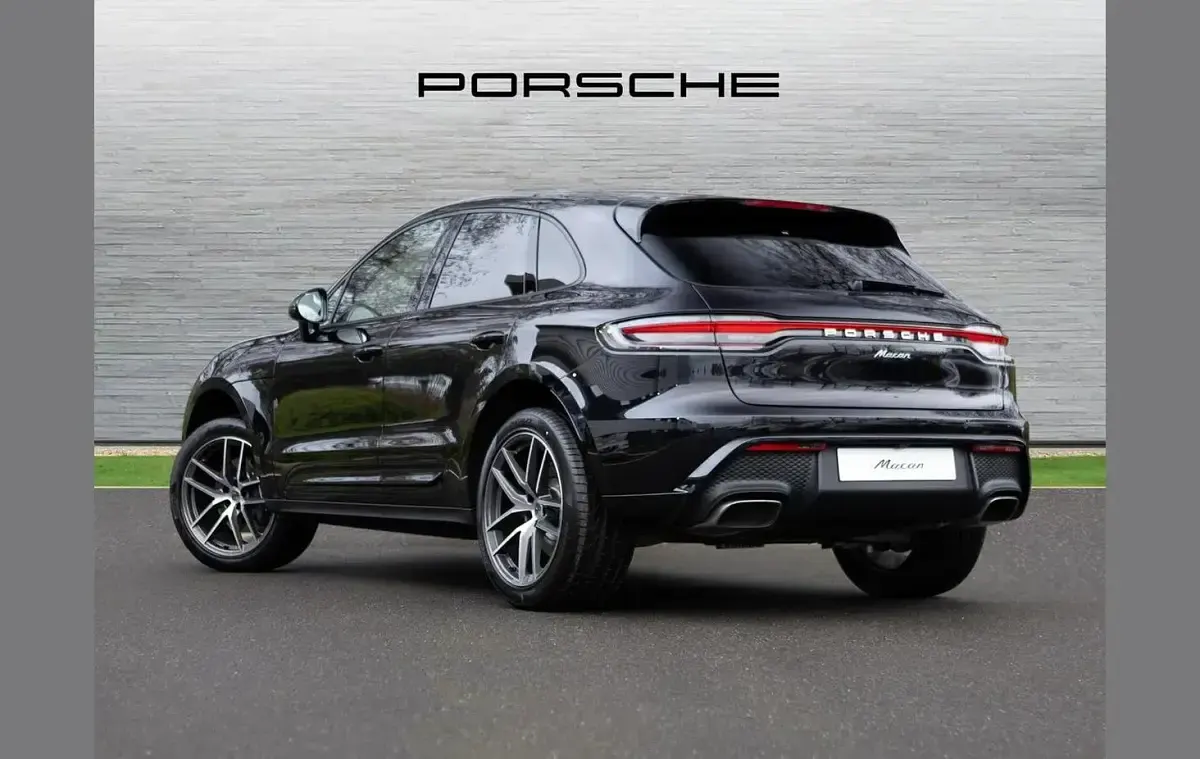 Used Porsche Macan 261 HP (191 kW) 2026 Black SUV