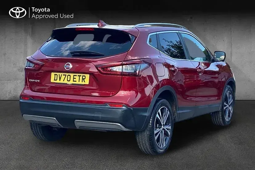 Used Nissan Qashqai N-Connecta 160 HP (117 kW) 2020 Magnetic red SUV