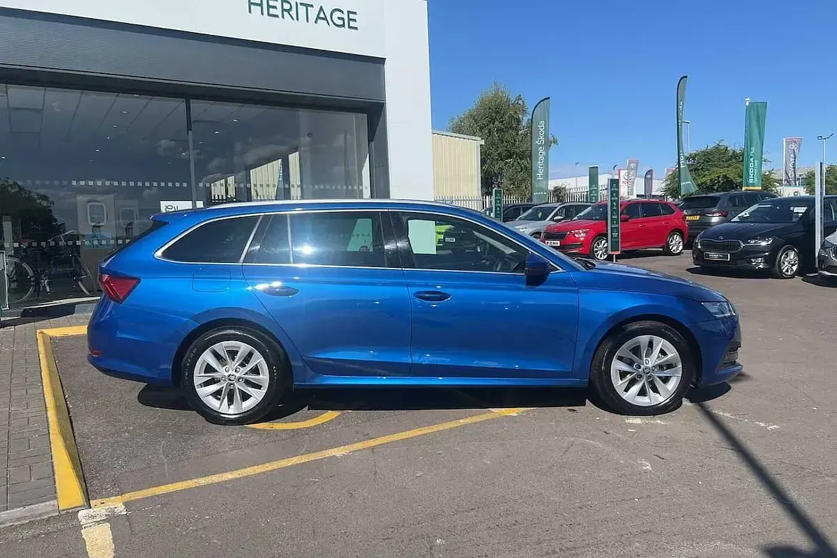 Used Skoda Octavia SE L 150 HP (110 kW) 2024 Race blue metallic Estate