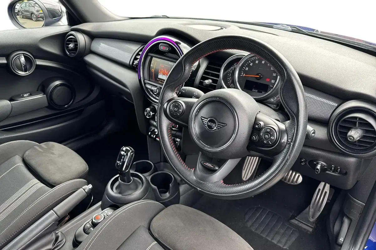 Used Mini Cooper Hatch 136 HP (100 kW) 2020 Blue Hatchback