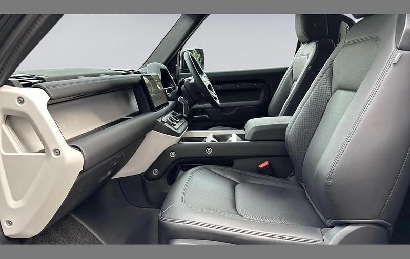 Used Land Rover Defender SE Dynamic 245 HP (180 kW) 2025 Black SUV