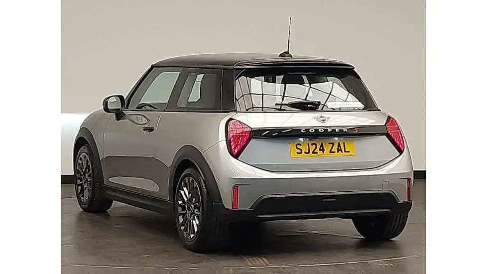 Used Mini Cooper S Hatch 201 HP (147 kW) 2024 Silver Hatchback