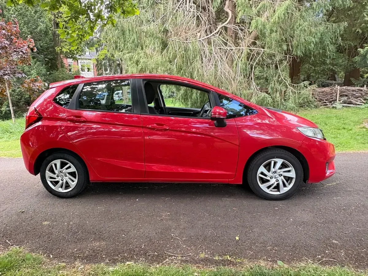 Used Honda Jazz SE 102 HP (75 kW) 2016 Red Hatchback