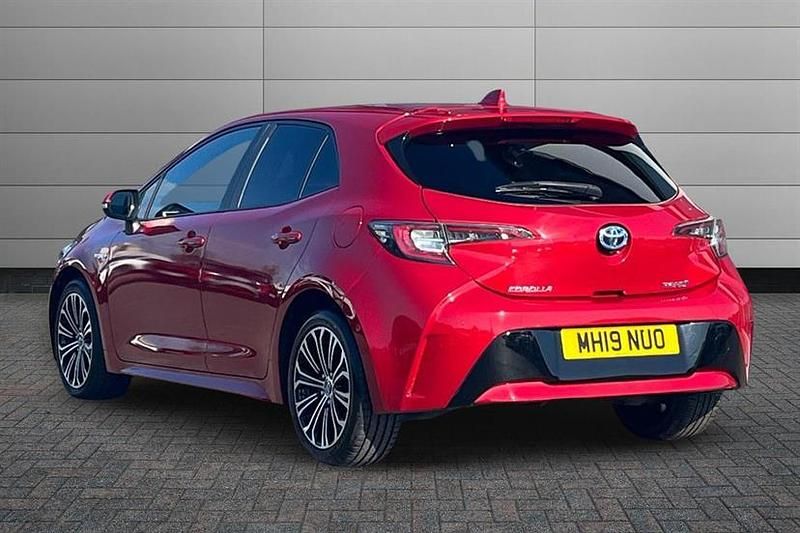 Used Toyota Corolla Design 122 HP (89 kW) 2019 Scarlet flare Hatchback