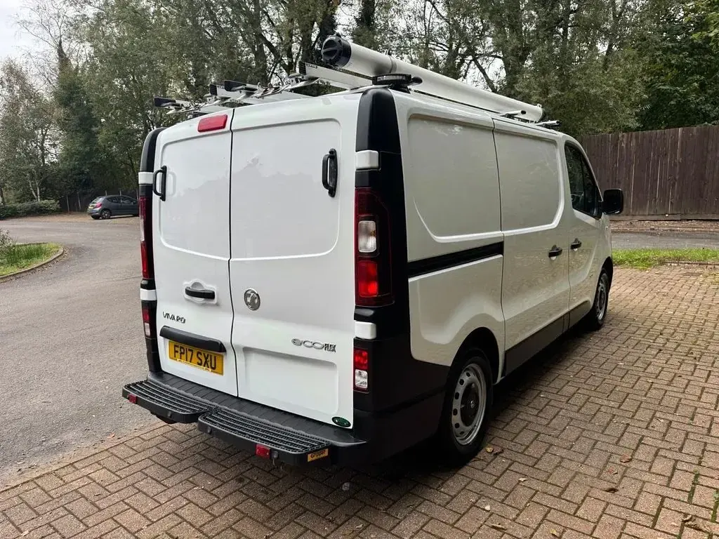 Used Vauxhall Vivaro S 95 HP (69 kW) 2017 White MPV