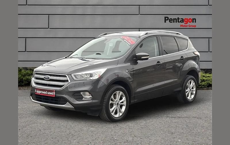 Usado Ford Kuga Titanium 120 CV (88 kW) 2018 Gris SUV