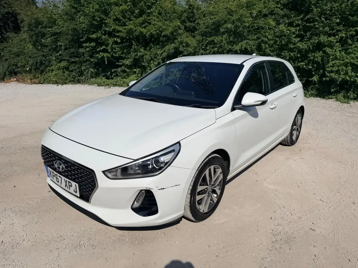 Used Hyundai i30 SE 110 HP (80 kW) 2017 White Hatchback