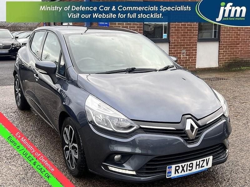 Used Renault Clio V Play 90 HP (66 kW) 2025 Grey Hatchback