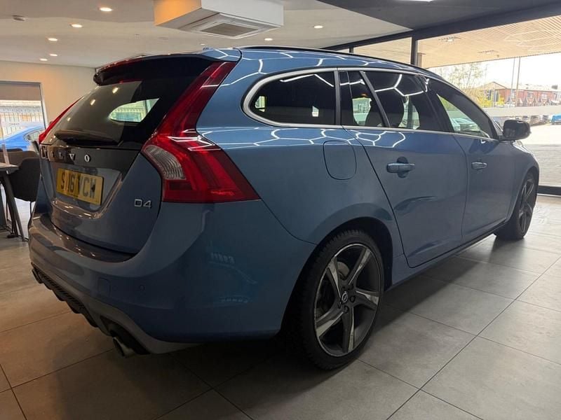 Used Volvo V60 R-Design 190 HP (139 kW) 2016 Blue Estate