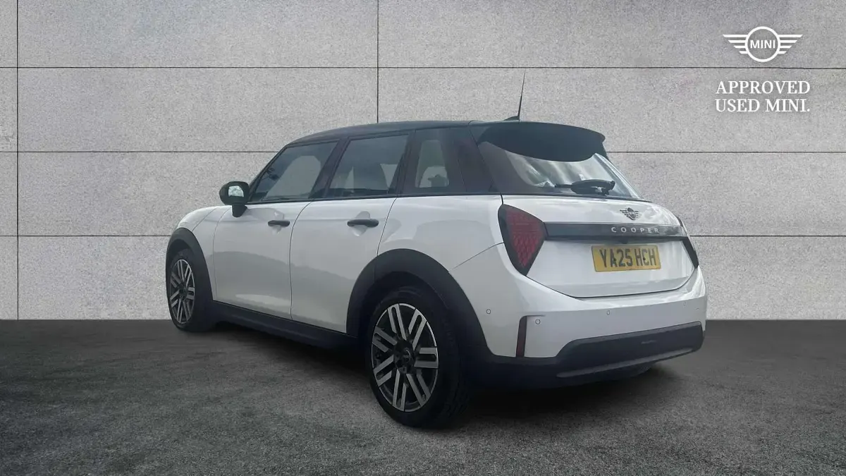 Used Mini Cooper S Hatch 201 HP (147 kW) 2025 White Hatchback
