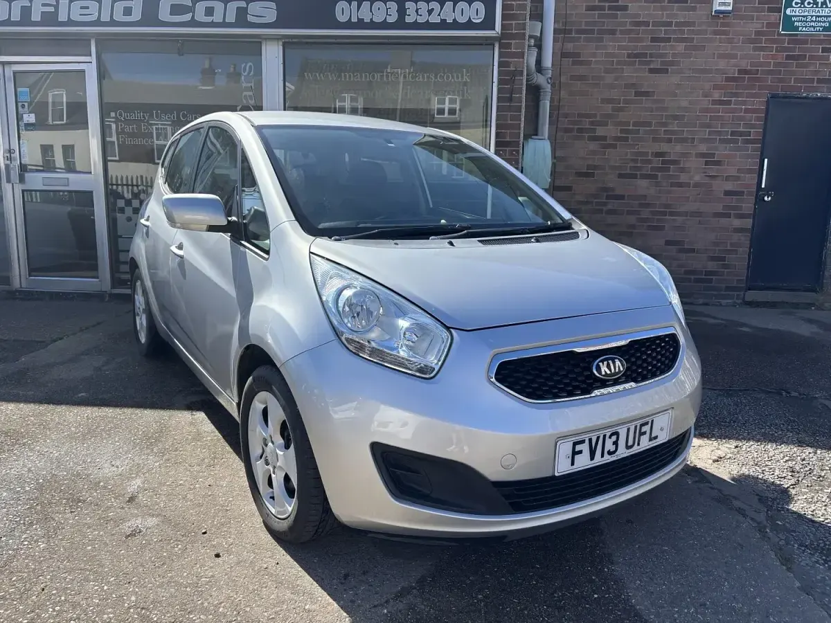 Used Kia Venga 125 HP (91 kW) 2013 Silver Hatchback
