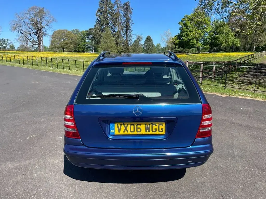 Used Mercedes C220 Classic 150 HP (110 kW) 2006 Blue Estate