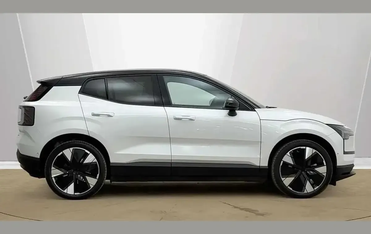Used Volvo EX30 Ultra 196 kW (267 HP) 2025 White SUV