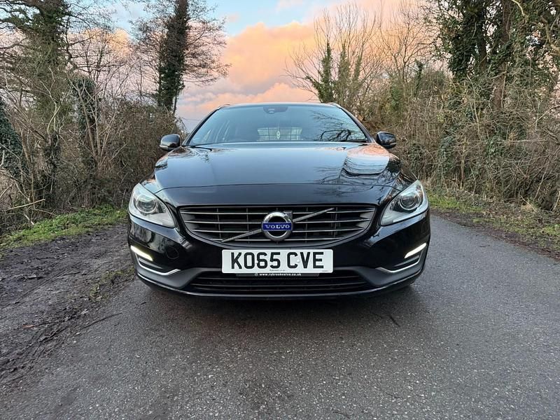 Usado Volvo V60 SE Lux 150 CV (110 kW) 2016 Negro Familiar