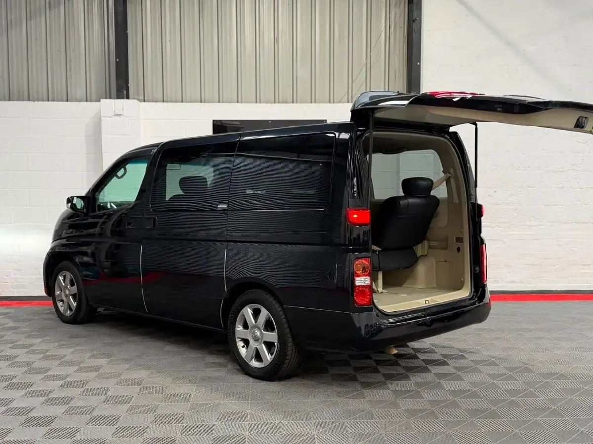 Used Nissan Elgrand 2022 Black/green