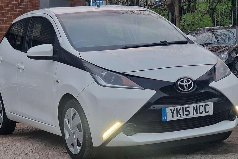 White Used 2015 Toyota Aygo X-play Hatchback | £3,995 (Fair price) - Image 1/1