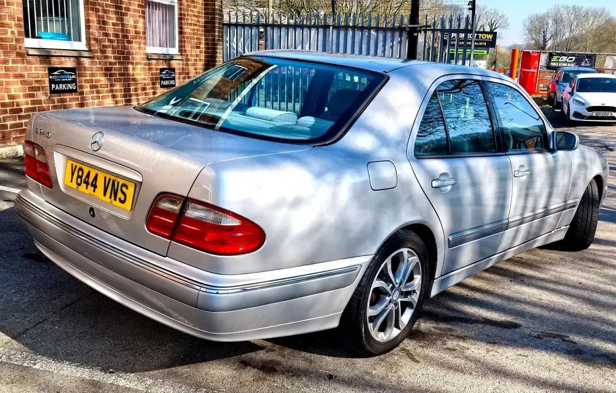 Used Mercedes E240 Elegance 2001 Silver Sedan