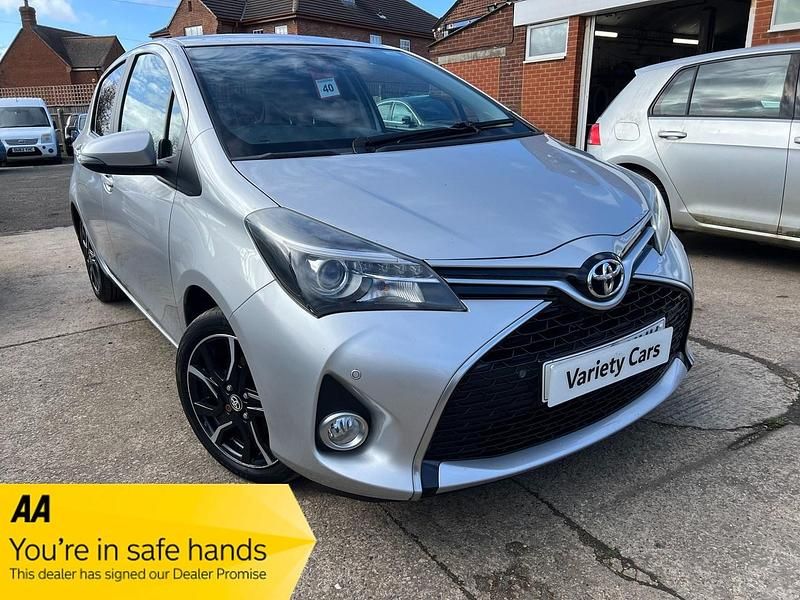 Used Toyota Yaris Design 99 HP (72 kW) 2016 Silver Hatchback