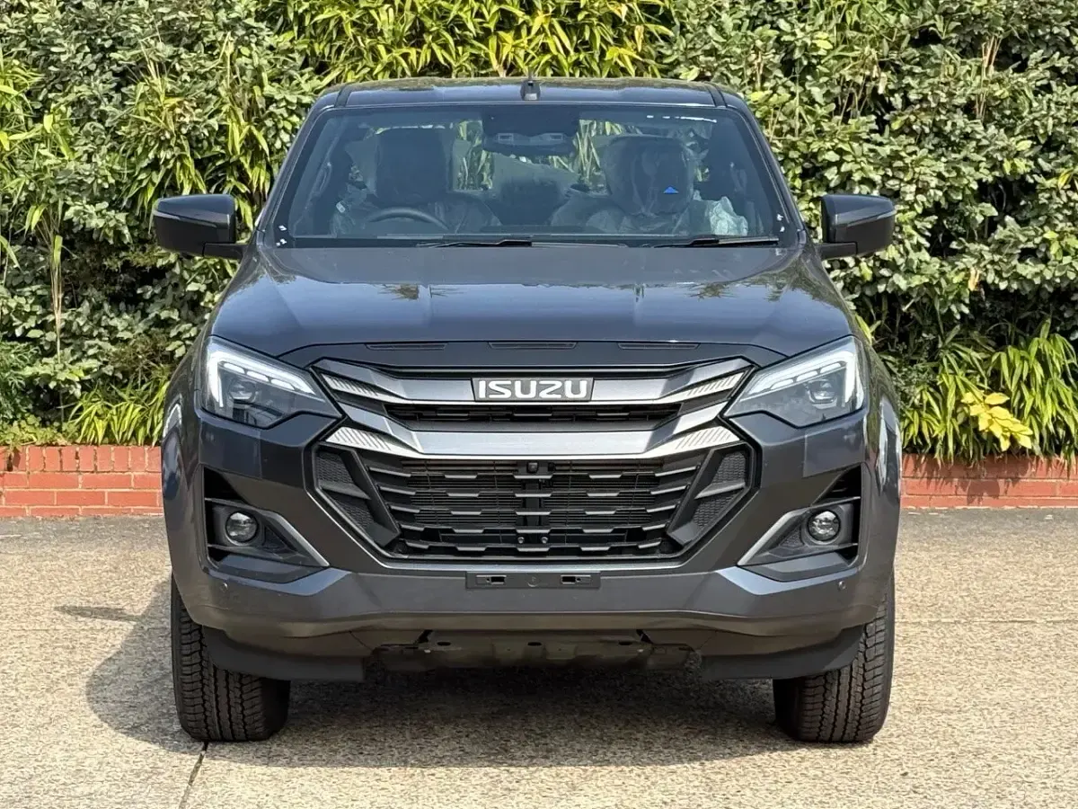 New Isuzu D-Max 163 HP (119 kW) 2026 Grey Pickup
