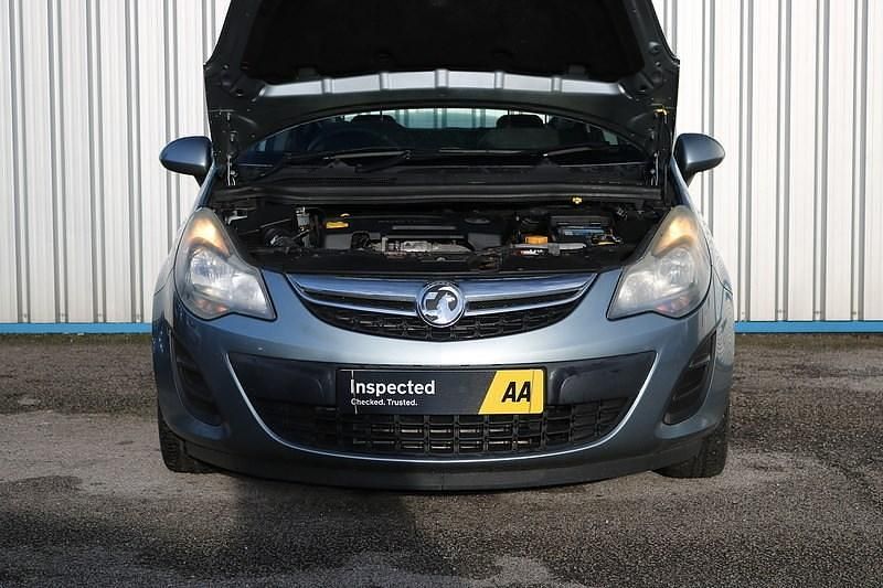 Używany Vauxhall Corsa Edition 2014 Srebrny Hatchback