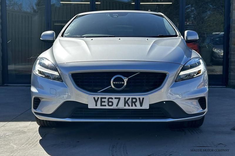 Begagnad Volvo V40 R-Design 122 HK (89 kW) 2017 Silver Halvkombi