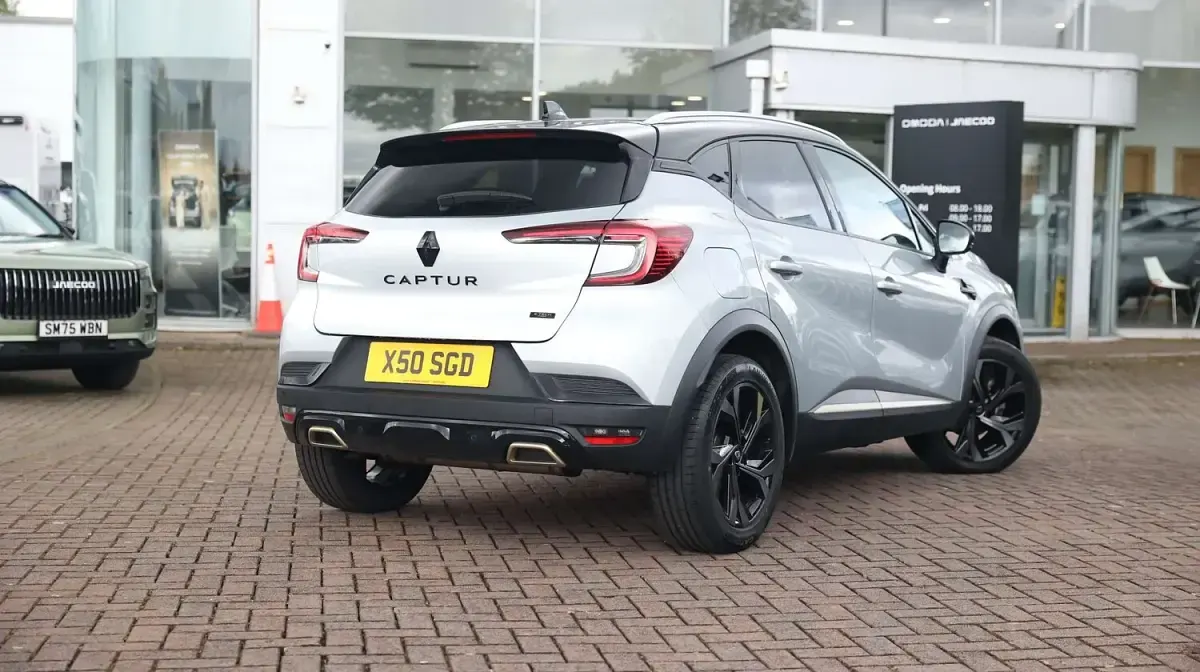 Used Renault Captur Engineered 143 HP (105 kW) 2024 Grey/black SUV