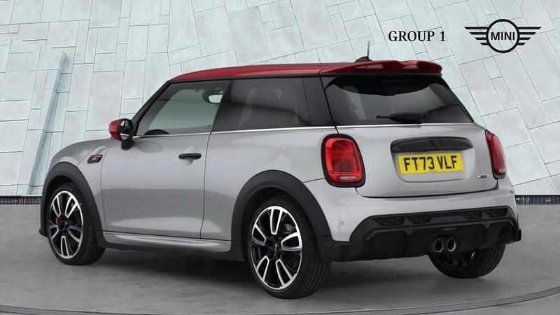 Usado Mini John Cooper Works Hatch 231 CV (169 kW) 2024 Plateado Utilitario