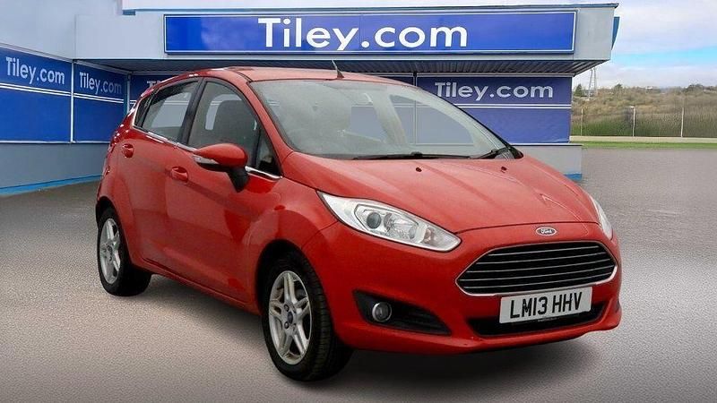 Used Ford Fiesta Zetec 82 HP (60 kW) 2013 Red Hatchback