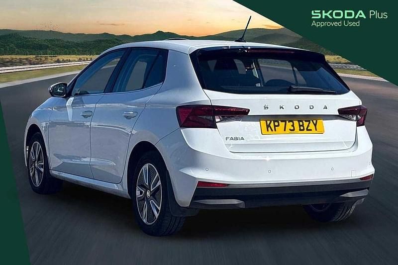 Usado Skoda 110 R SE L 81 HP (59 kW) 2023 Branco Citadino