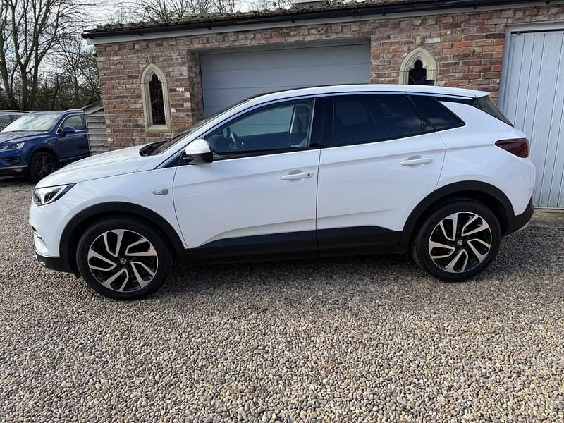 Used Vauxhall Grandland X Elite 130 HP (95 kW) 2018 White SUV