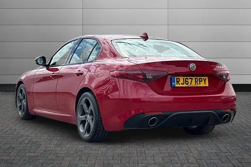 Used Alfa Romeo Giulia Saloon Edizione Speciale 178 HP (130 kW) 2018 Red Sedan
