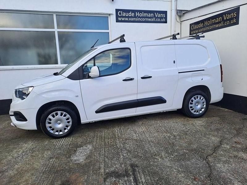 Used Vauxhall Combo Sportive 100 HP (73 kW) 2021 White Van