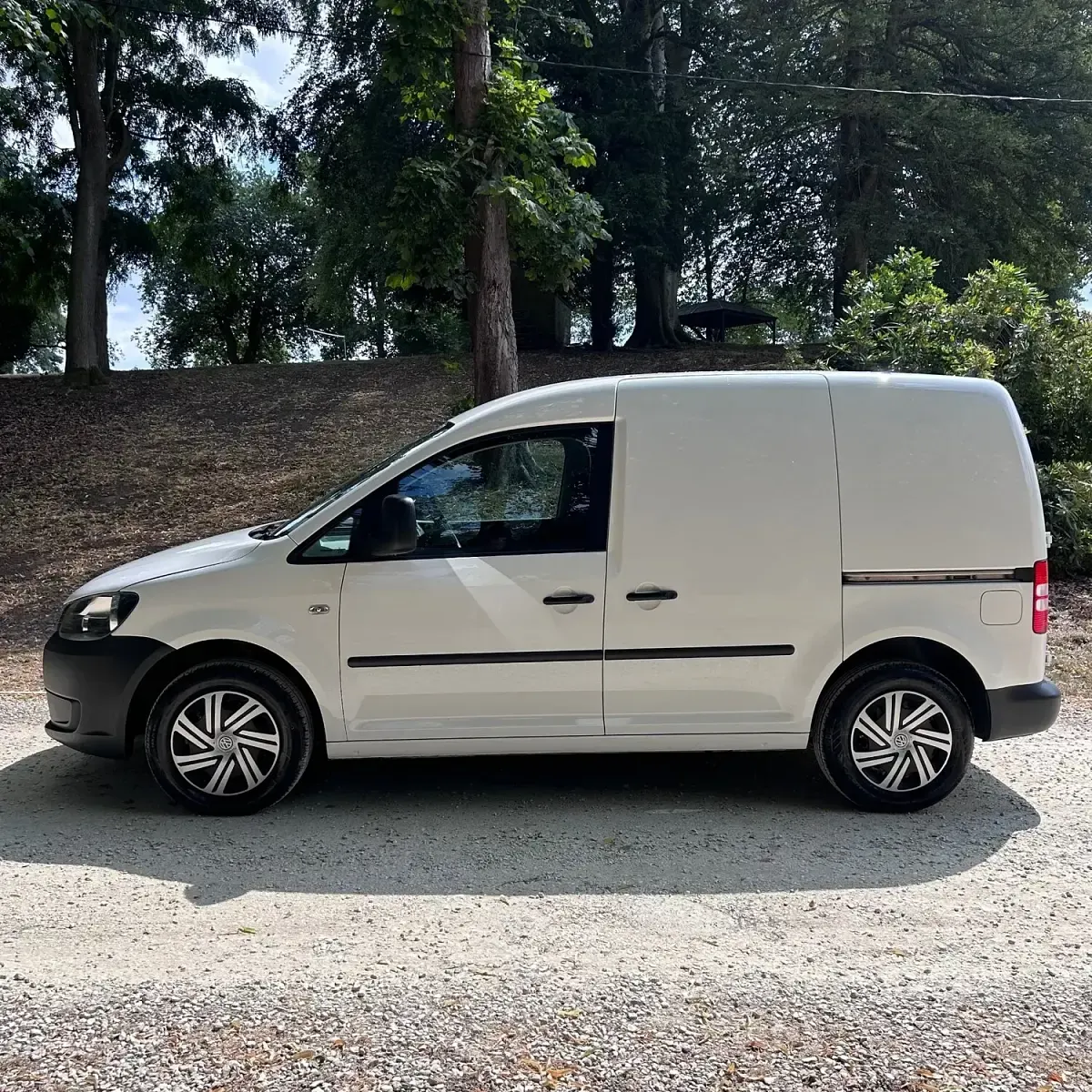 Used VW Caddy 102 HP (75 kW) 2013 White MPV