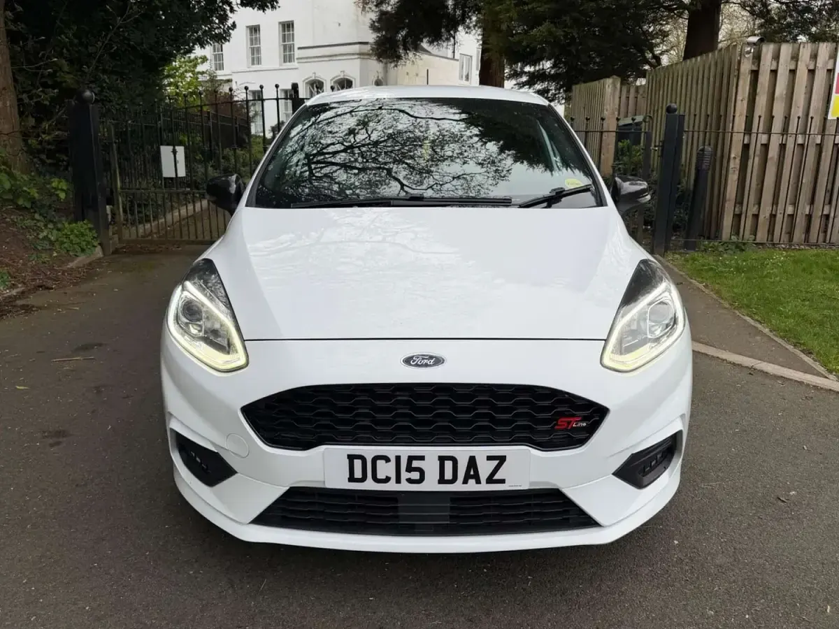 Begagnad Ford Fiesta ST-Line 2019 Vit Halvkombi