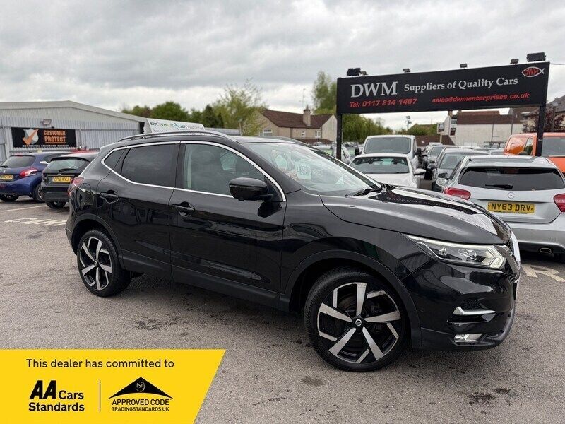 Black Used 2019 Nissan Qashqai Tekna SUV | £8,290 (Super price) - Image 1/4