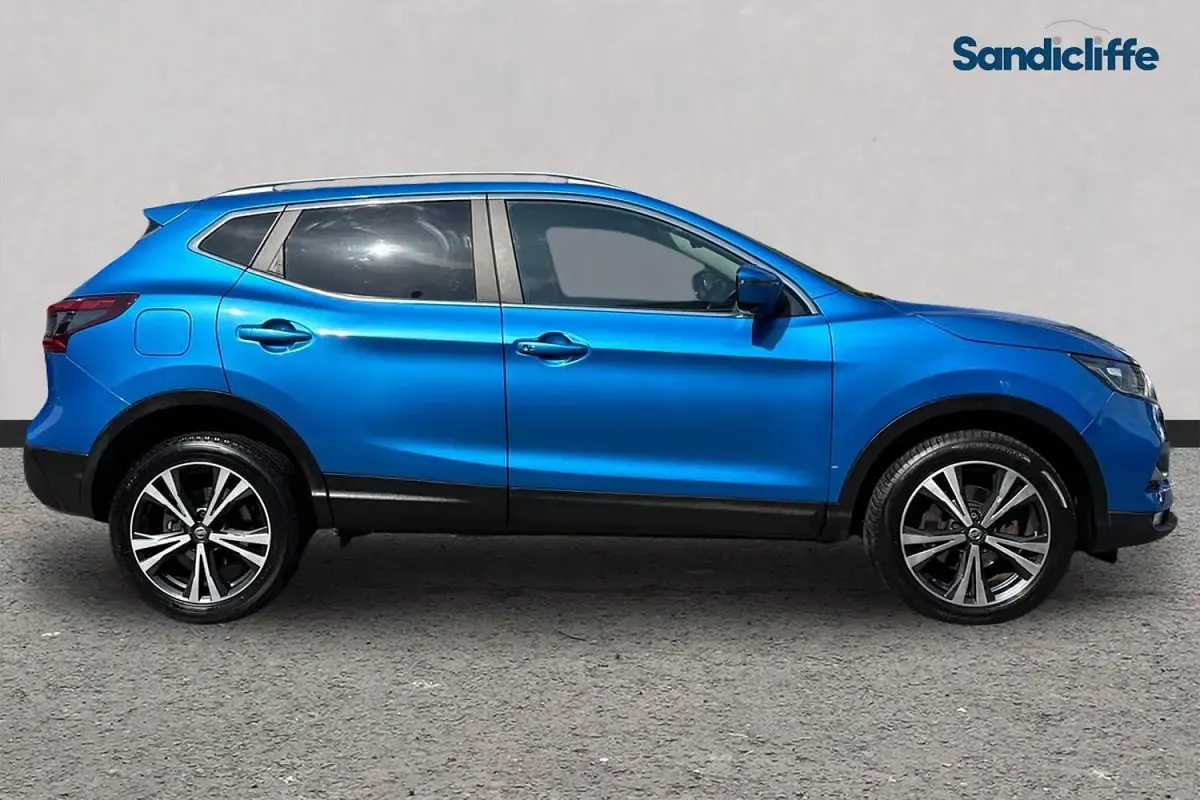 Used Nissan Qashqai N-Connecta 130 HP (95 kW) 2017 Blue SUV