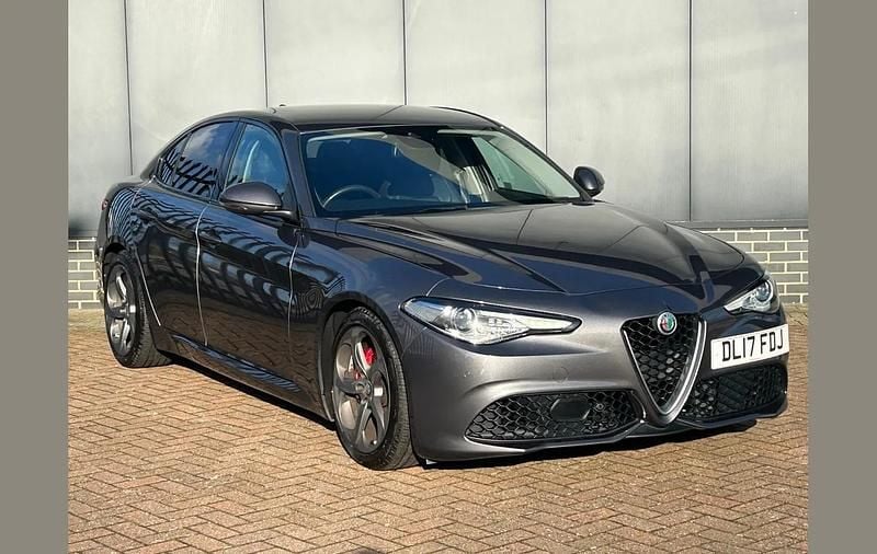 Used Alfa Romeo Giulia Edizione Speciale 180 HP (132 kW) 2017 Grey Sedan