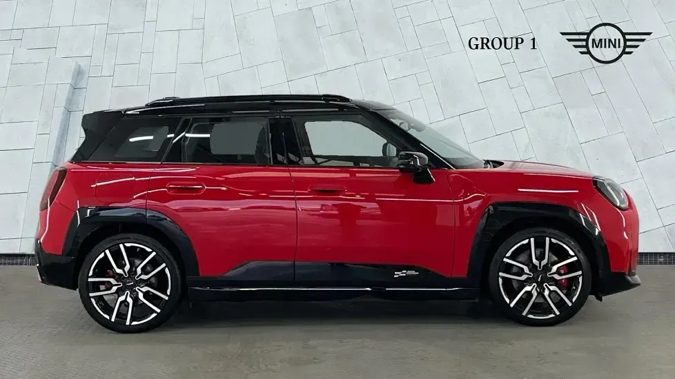 Begagnad Mini Cooper 186 kW (254 HK) 2025 Röd Halvkombi