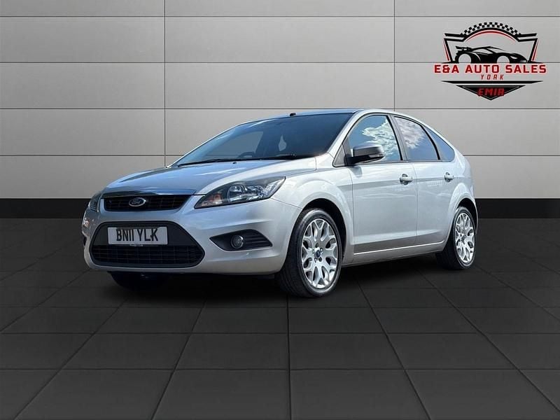Used Ford Focus Zetec 110 HP (80 kW) 2011 Silver Hatchback