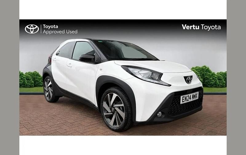 Used Toyota Aygo X 72 HP (52 kW) 2024 White SUV