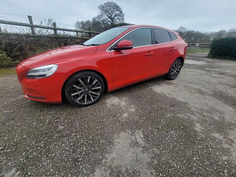 Used Volvo V40 Inscription 2016 Red Hatchback